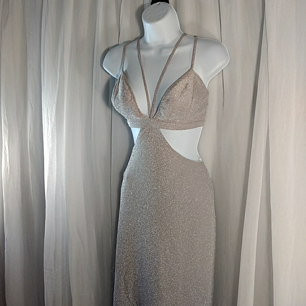 GLAMOROUS CUT OUT DRESS - Picture 3 of 8